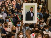 Applausi e magliette bianche al funerale di Willy Monteiro, presente anche il premier Conte