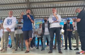 Salvini al sostenitore, “no, meglio un bicchiere di Franciacorta che farsi due canne”