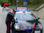 Saliva sui tetti per rubare: arrestato un minorenne a Breno