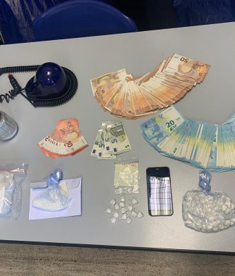 Mezzo chilo di cocaina e 10mila euro in contanti. Spacciatore in manette