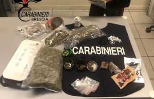 Si presenta in caserma con un forte odore di marijuana, arrestato