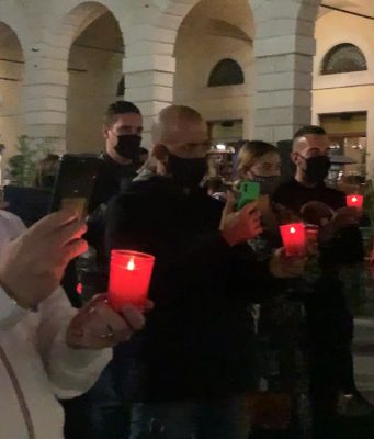 “La camera ardente” e le chiavi nel cassonetto. La protesta degli esercenti di Piazzale Arnaldo