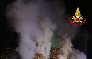 200 rotoballe in fumo a Borgo San Giacomo. Notte di lavoro per i Vigili del Fuoco di Brescia