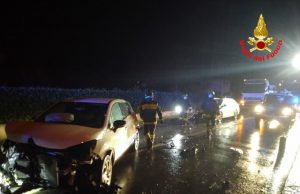 Nuvolento, scontro frontale tra due auto, tre le persone coinvolte