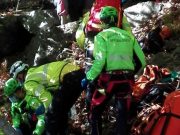 Esce per raccogliere le castagne e scivola, recuperato dal Soccorso alpino