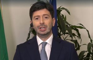 Speranza, domani o dopo domani la circolare per il via libera ad Astra Zeneca anche per gli over 65