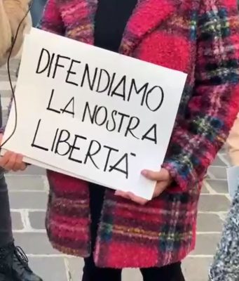“Noi non ci stiamo” a Desenzano in piazza contro la chiusura di palestre, discoteche, centri estetici, bar…