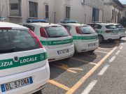 Sperona l’auto della Polizia locale e prova a investire un agente, arrestato spacciatore