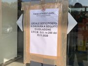 In vendita prodotti non consentiti dal decreto, sigilli a due supermercati