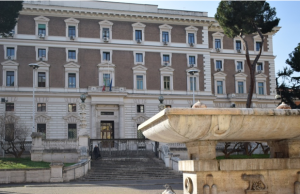 Viminale ai Prefetti, “controlli più serrati su cittadini e locali in vista dei prossimi weekend”