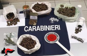 Uniti nell’amore e nello spaccio, si accusano a vicenda davanti ai Carabinieri