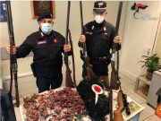 Reti, trappole, volatili proibiti nel congelatore e hashish, nei guai bracconiere valsabbino