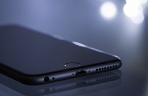 IPhone resistenti all’acqua, ma non troppo. 10 milioni di multa alla Apple