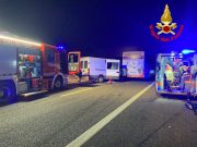Violenta carambola fra un pullman, un furgone e tre auto