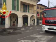 Ghedi, incendio alla merceria. I Vigili del Fuoco mettono in sicurezza negozio e abitazione