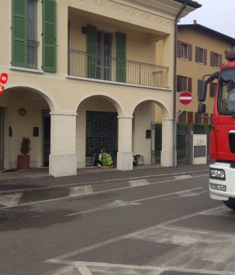 Ghedi, incendio alla merceria. I Vigili del Fuoco mettono in sicurezza negozio e abitazione