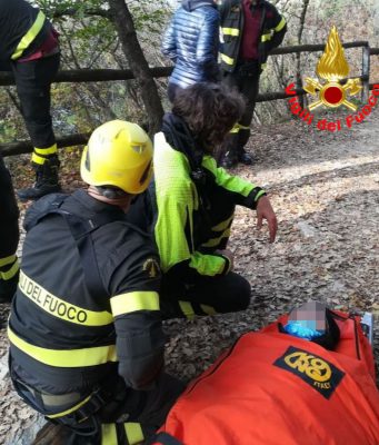 Si infortuna sul sentiero di montagna, 43enne recuperato dai Vigili del Fuoco
