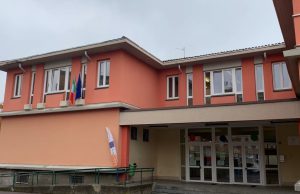 Infissi e servizi igienici nuovi alla scuola Carducci