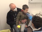 A Milano il vaccino antinfluenzale per i bambini dai 2 ai 6 anni. È un semplice spray nasale