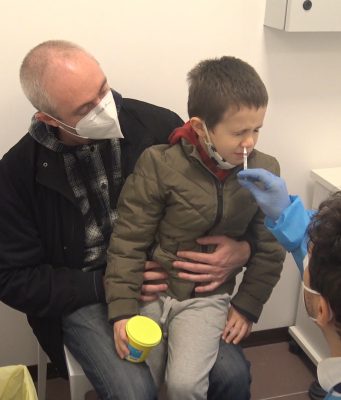 A Milano il vaccino antinfluenzale per i bambini dai 2 ai 6 anni. È un semplice spray nasale