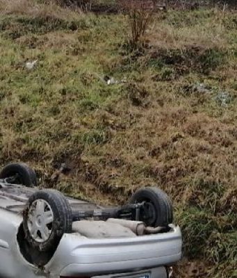 Uscita di strada e ribaltamento, paura per una giovane a Desenzano