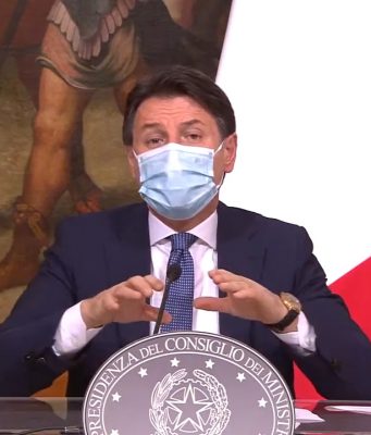 Conte, “immediati ristori a bar e ristoranti. Arriveranno direttamente sul conto corrente”. Poi difende il cash back