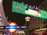 Regno Unito, allentamento delle restrizioni anti-Covid. Johnson rifiuta di “cancellare il Natale”