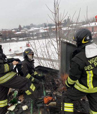 Offlaga, a fuoco il tetto di un’abitazione
