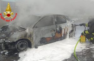Auto in fiamme a Ospitaletto, intervengono i Vigili del Fuoco
