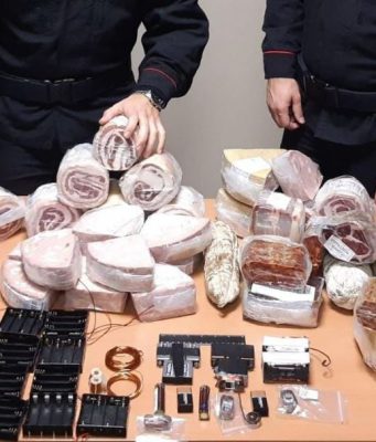 In due mesi sottratti 5mila euro in formaggi e salumi