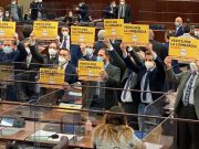 Dati covid e zona rossa, bagarre in consiglio regionale
