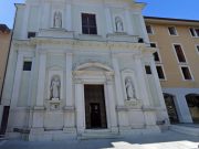 Anziano sfregia un dipinto in chiesa, fortunatamente era una riproduzione