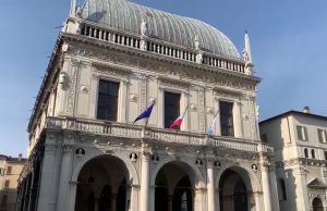 Caro bollette, giovedì anche la Loggia si spegne