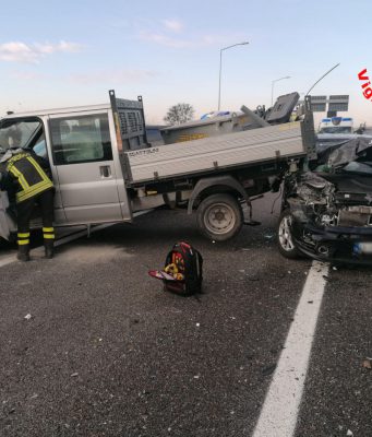 Castegnato, scontro auto-furgone sul raccordo A35. 2 feriti, fortunatamente non gravi