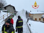 Si cercano eventuali dispersi dopo la slavina a Bienno