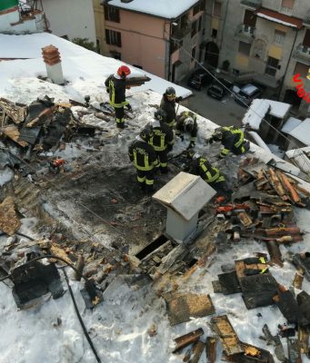 Tetto in fiamme a Lodrino, nessun ferito