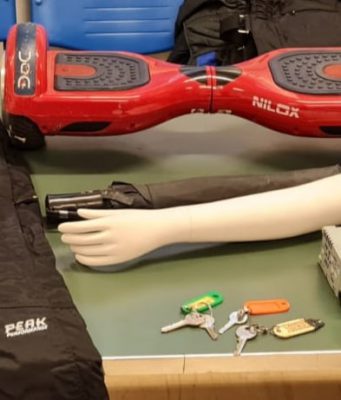 In auto contromano con la refurtiva. La Questura cerca i proprietari