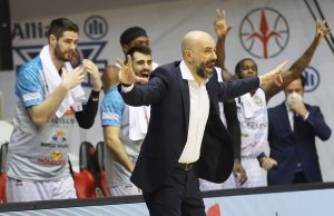 Brescia domina Varese e aggancia l’ottavo posto: 98-83 al Palaleonessa