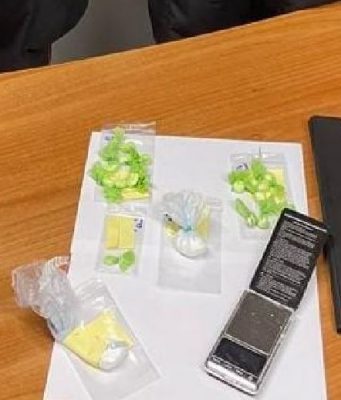 L’inversione davanti ai Carabinieri gli costa cara: a casa 26 grammi di coca