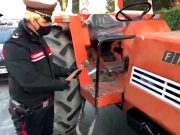 Affila l’ascia e parte col trattore per vendicarsi, voleva uccidere l’ex moglie