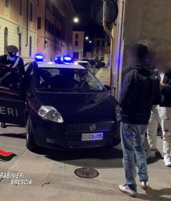 Movida, 4.600 euro di multa a giovani senza mascherina ma anche a ad un bar ristorante in servizio alle 21.30