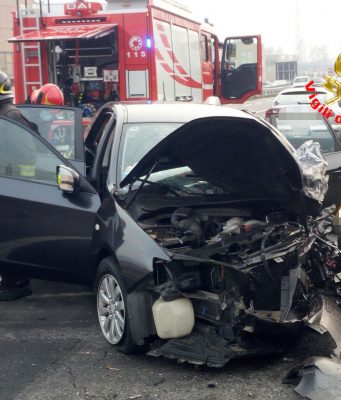 Piancamuno, violento scontro frontale tra un’auto e un autoarticolato, 1 morto