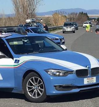 In una settimana 774 infrazioni sulle strade bresciane, ancora troppa gente con il cellulare alla guida