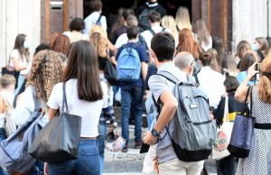 Il Cts indica la chiusura delle scuole in zona rossa, “modulare le misure su comuni e province”