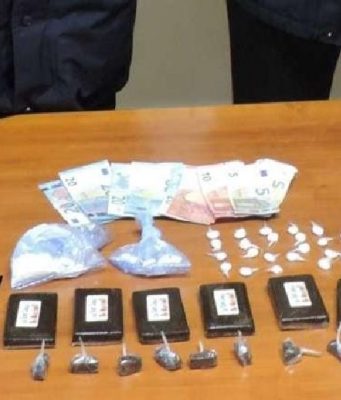 Spacciatore giustifica la sua fuga ai Carabinieri: “Avevo dimenticato la mascherina”