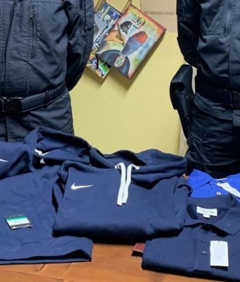 Rubavano elettronica e vestiti al Leone, arrestati mentre tentavano il bis