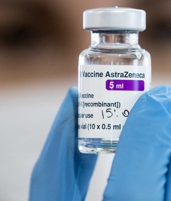 In Italia AstraZeneca raccomandato per chi ha più di 60 anni