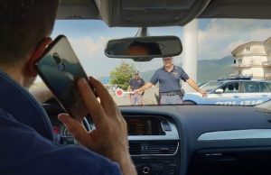 Cellulare alla guida, controlli in borghese della Polizia Stradale