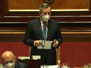 Draghi: “L’obiettivo del governo è arrivare a vaccinare mezzo milione di persone al giorno”