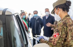 A Milano via ai vaccini “drive through” con l’Esercito